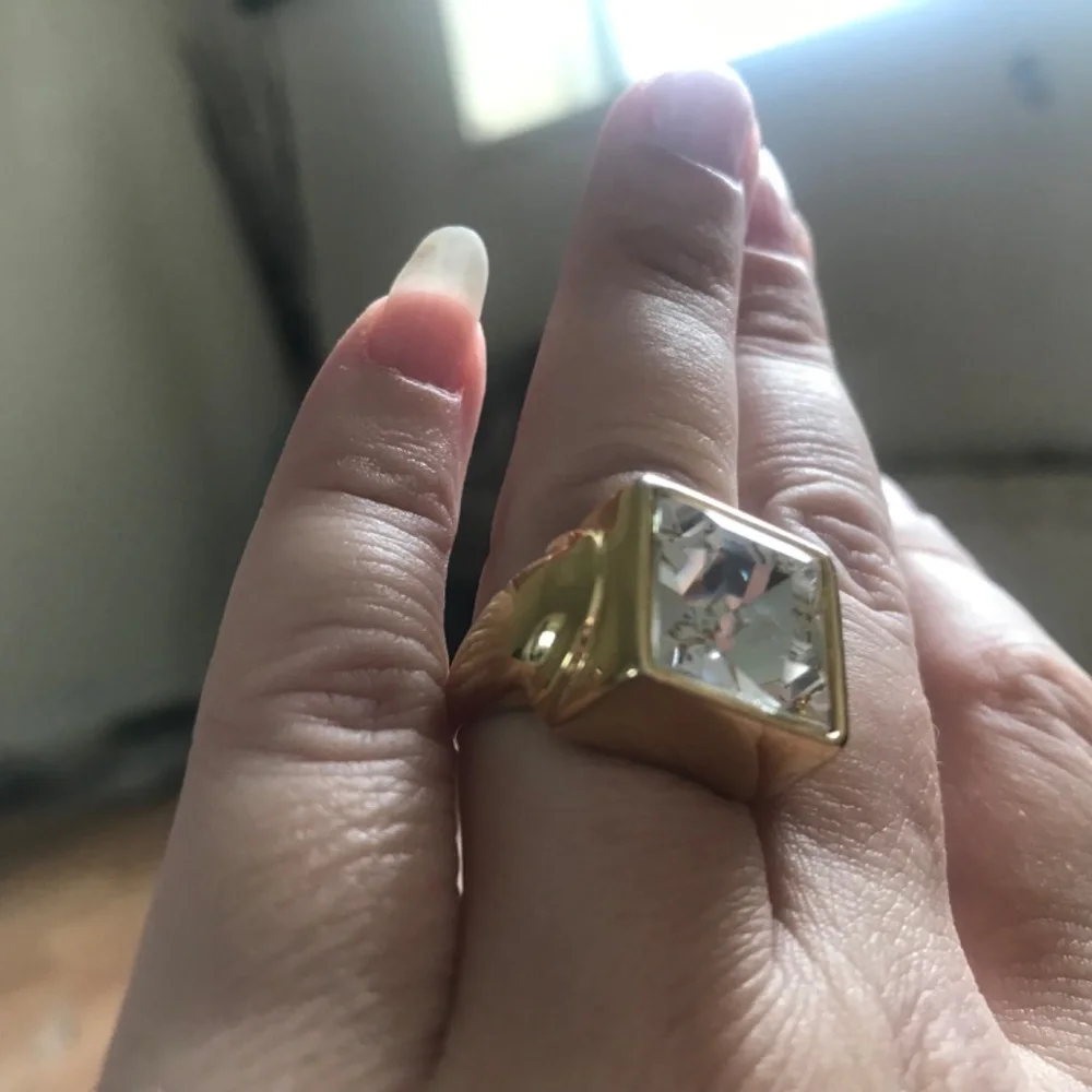 Mid size ring. - Picture 3 of 3